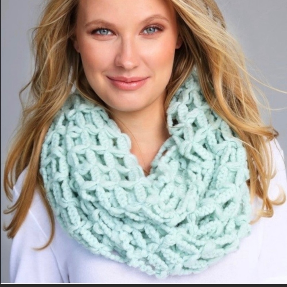NWT scarf